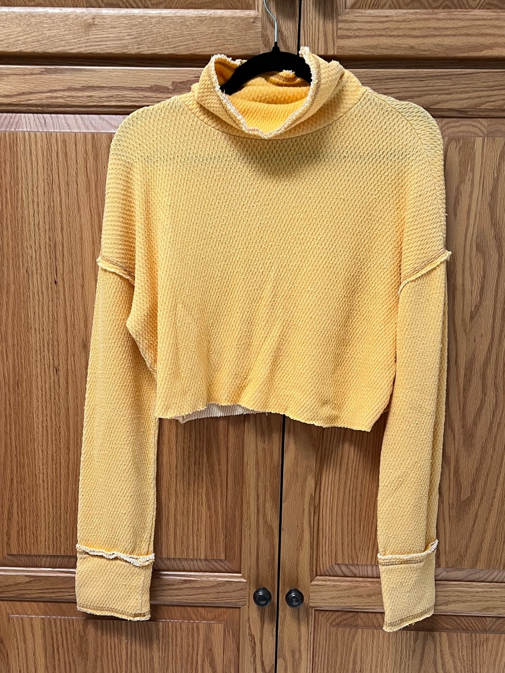 Urban Outfitters Cropped Yellow Turtleneck Sweater, GUC, Size M
